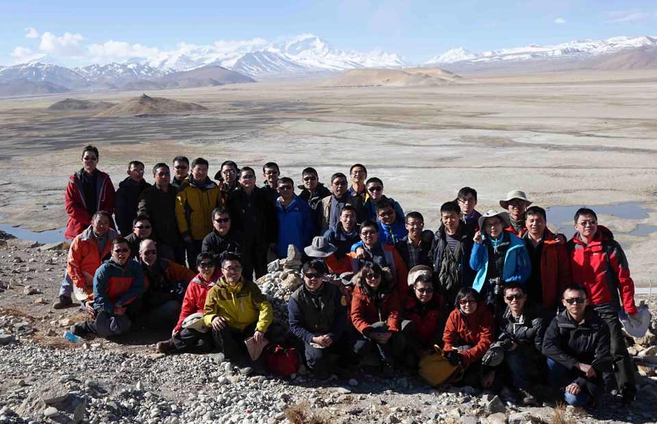 Fig. 2. Group photo of a post-conference field excursion in southern Tibet
